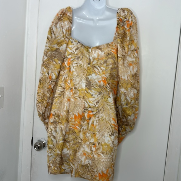 Women's Dress - Picture 4 of 5